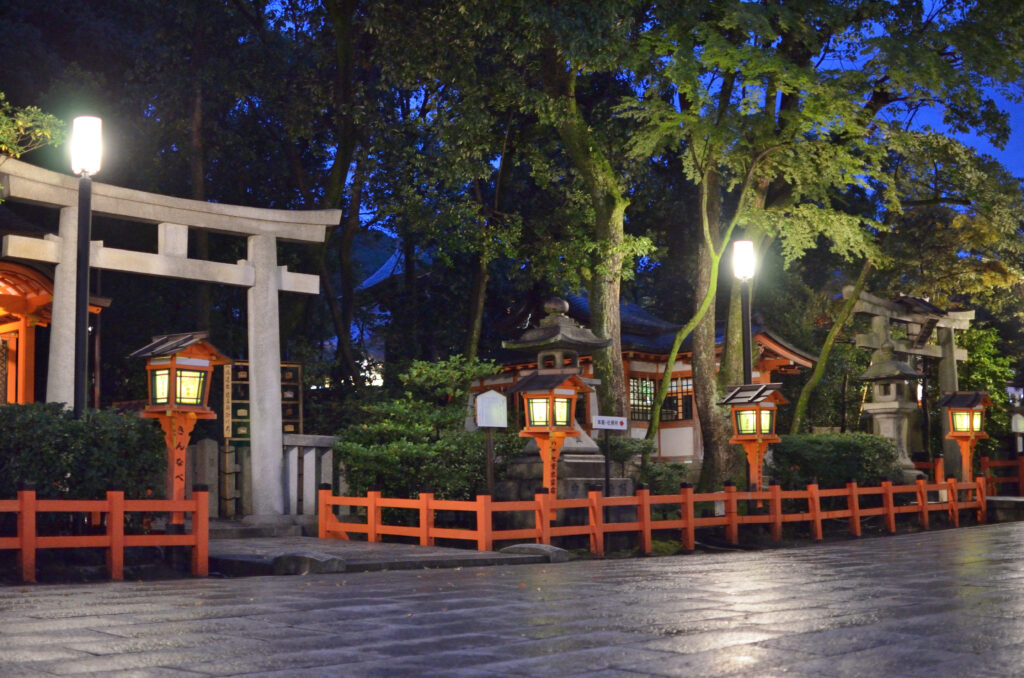 八坂神社の境内